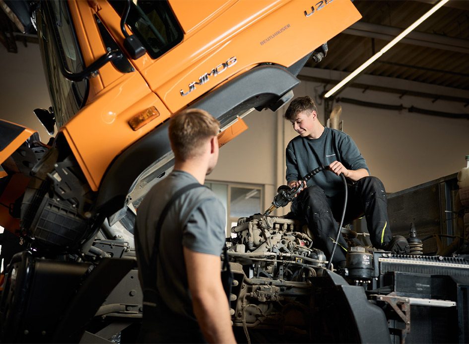 Ausbildung zum Kraftfahrzeugmechatroniker (m/w/d) mit Schwerpunkt Nutzfahrzeugtechnik